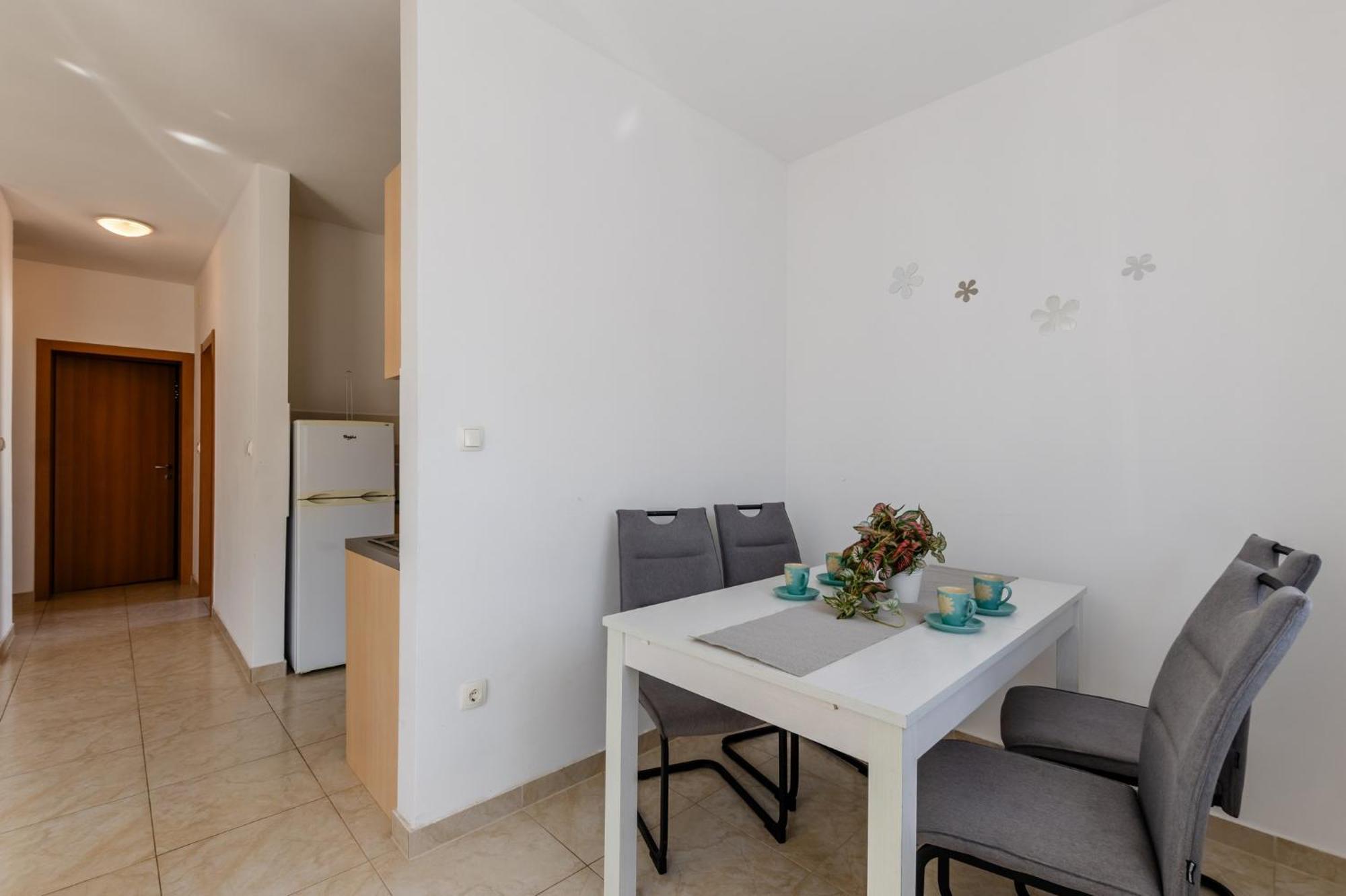 Apartment Village ニン エクステリア 写真