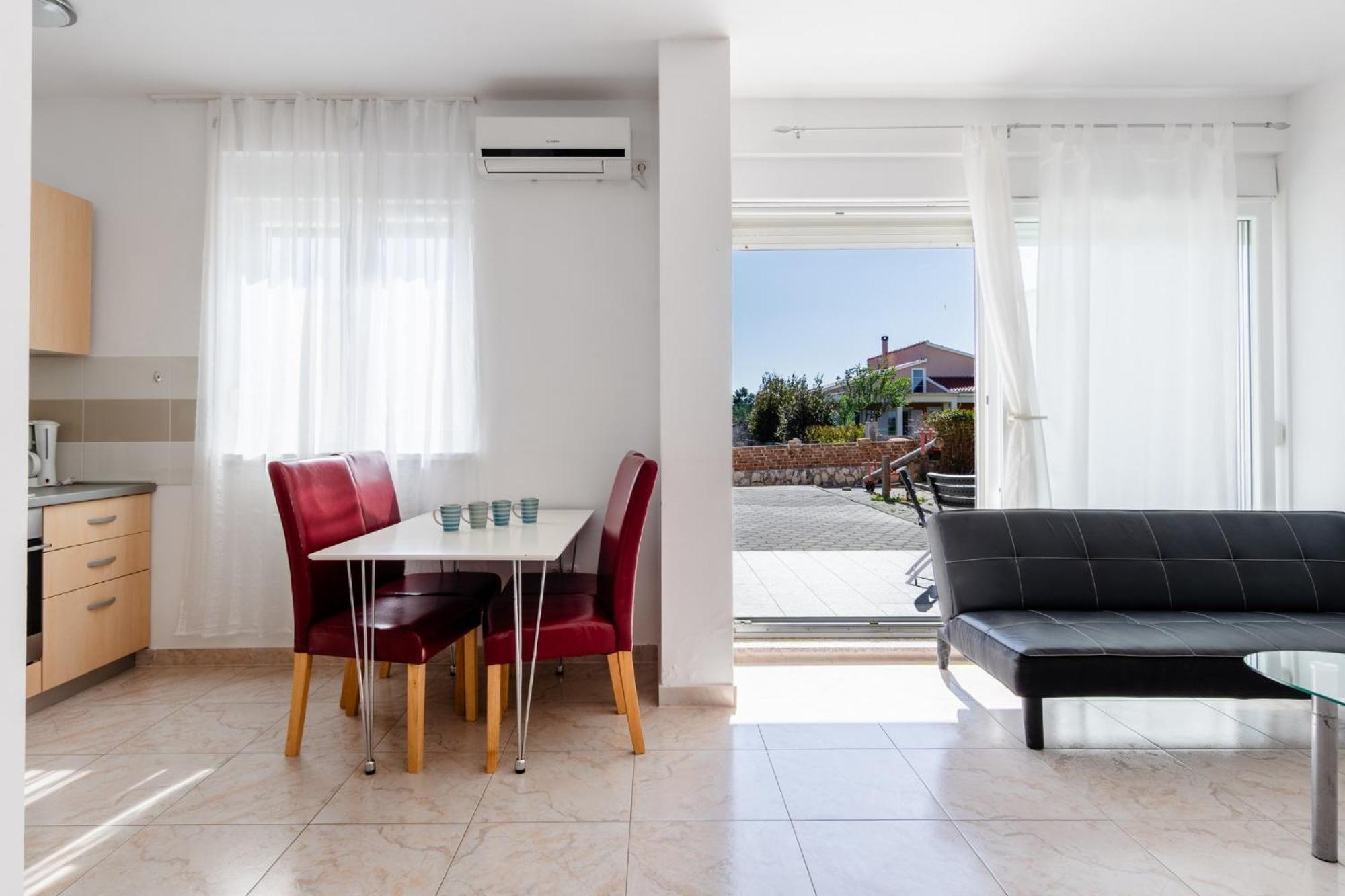 Apartment Village ニン エクステリア 写真